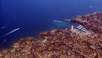 Vue aérienne de la côte de l'agglomération marseillaise
