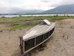 Casier de pêche sur la rive de Biguglia